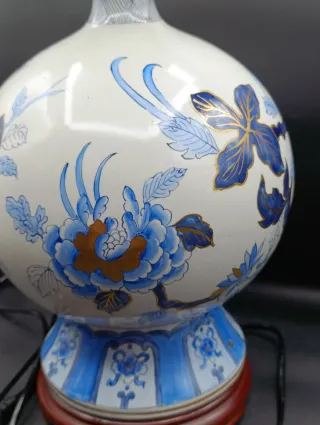 Lámpara de mesa de porcelana azul y blanca