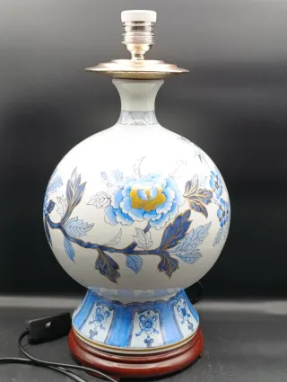 Lámpara de mesa de porcelana azul y blanca