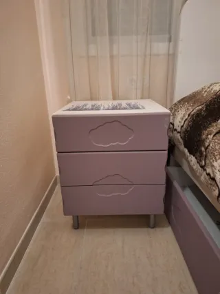 Cama infantil con cajones y mesita