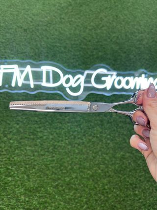 Tijera esculpir peluquería canina 7”