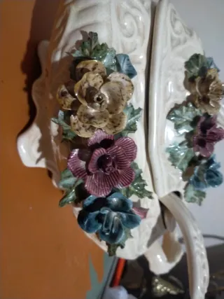 Sopera de cerámica con flores