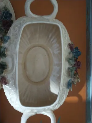 Sopera de cerámica con flores