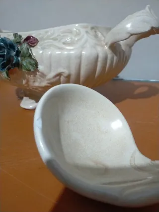 Sopera de cerámica con flores