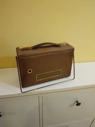 Radio Vintage Beige y Marrón