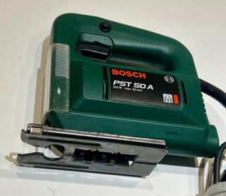 Caladora Bosch PST 50 A con varias hojas incluidas
