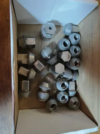 Juego de tuercas para llantas