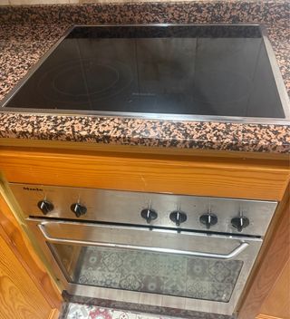 Conjunto Placa Vitrocerámica y Horno Miele