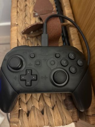 Mando Pro Switch Nintendo con su caja original.