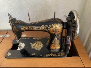 Máquina de coser antigua marca Naumann.
