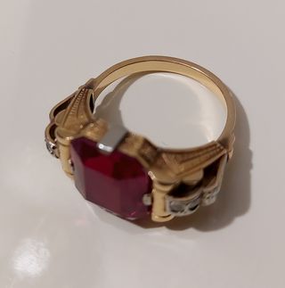 Anillo de 1890 de Oro 18 kt, con un Granate y...