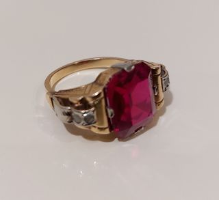 Anillo de 1890 de Oro 18 kt, con un Granate y...