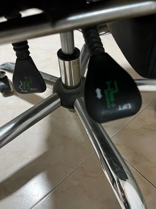 Sillón de oficina directivo con reposapiés