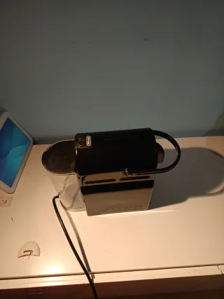 Cafetera Nespresso DeLonghi Negra