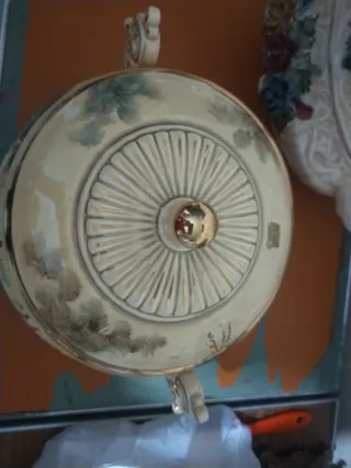 Sopera de porcelana con tapa