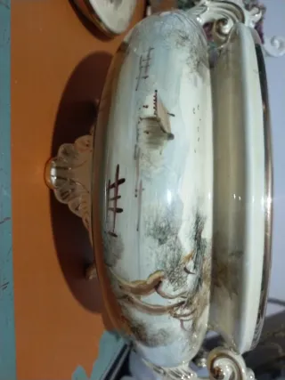 Sopera de porcelana con tapa