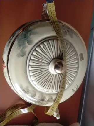 Sopera de porcelana con tapa