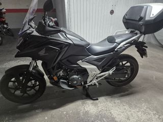 Honda NC 750XA Trail asfáltica.