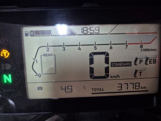 Honda NC 750XA Trail asfáltica.