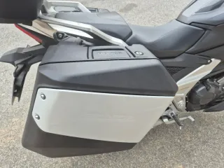 Honda NC 750XA Trail asfáltica.