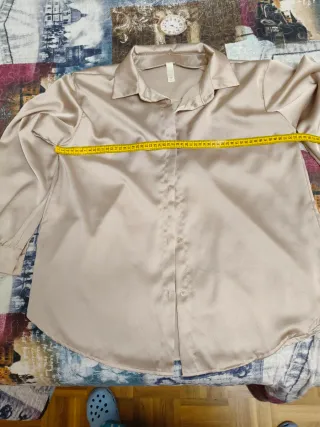 Blusa satén color champán