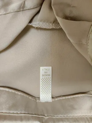 Blusa satén color champán