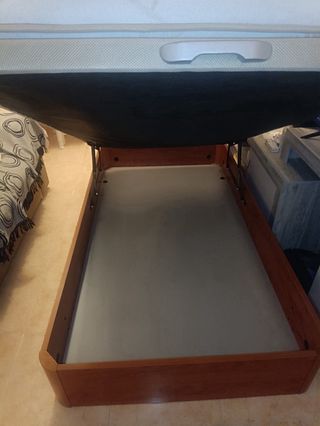 Cama individual con colchón 190x105 cm.