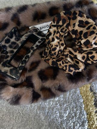 Conjunto Joyería + labial Fenty Beauty y neceser