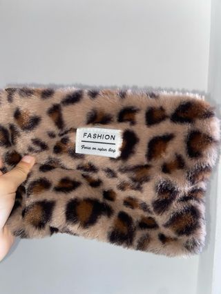 Conjunto Joyería + labial Fenty Beauty y neceser