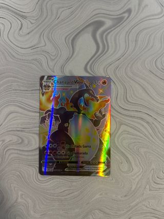 Carta Pokémon Charizard VMAX