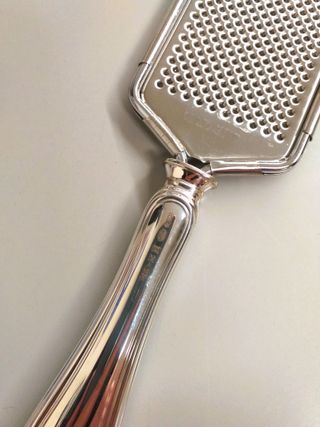 Grattugia in argento stile inglese