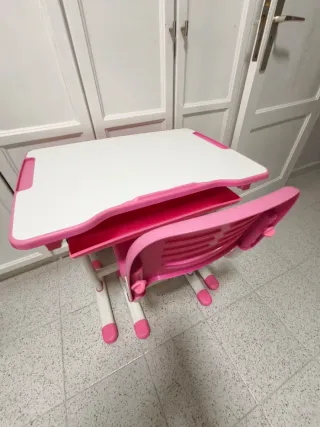 Pupitre infantil rosa y blanco