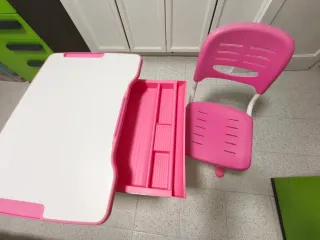 Pupitre infantil rosa y blanco