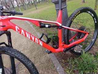 Canyon carbono 29 pulgadas doble suspension MTB