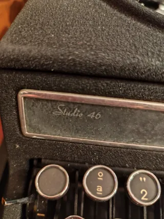 Máquina de escribir Hispano Olivetti Studio 46