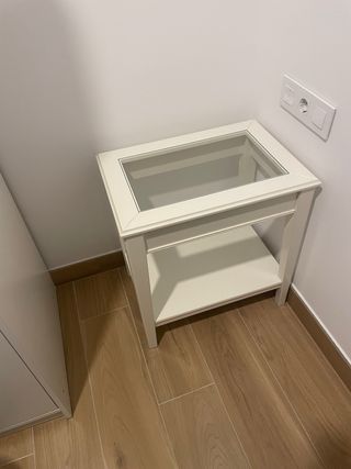 Mesa auxiliar Liatorp cristal y madera