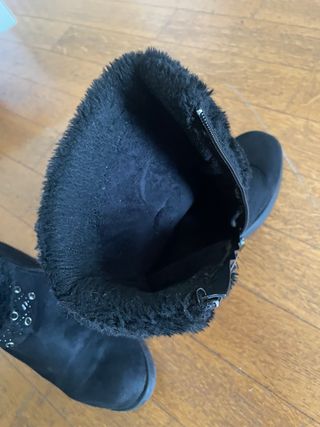 Stivaletti neri con pelliccia e zeppa interna