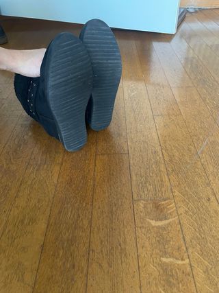 Stivaletti neri con pelliccia e zeppa interna