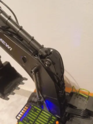 Excavadora oruga Amewi teledirigida ACV730V3