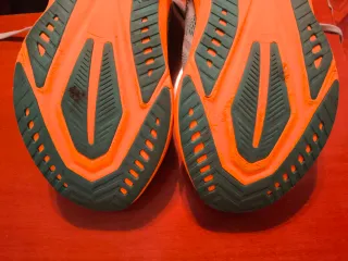 Asics Novablast Talla 44