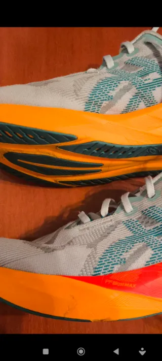 Asics Novablast Talla 44