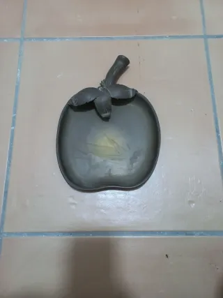 Plato decorativo metal forma manzana