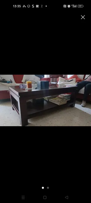 Mesa de salón de madera y cristal