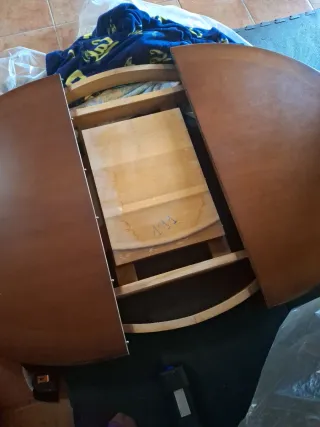 Mesa de comedor redonda de madera