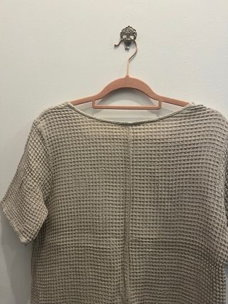 Camiseta beige de tejido gofre