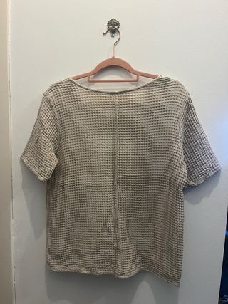 Camiseta beige de tejido gofre