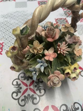 Figura cesta flores Mollica Capodimonte