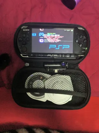 Sony PSP 3000 Negra + Funda, cargador, cámara