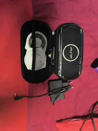 Sony PSP 3000 Negra + Funda, cargador, cámara