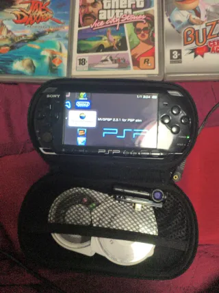 Sony PSP 3000 Negra + Funda, cargador, cámara