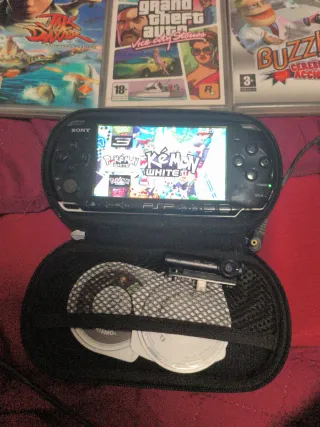 Sony PSP 3000 Negra + Funda, cargador, cámara